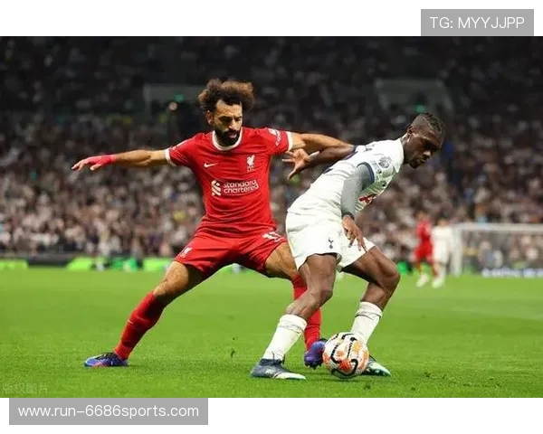 足球场上撞人的球星是谁 他为何引发球迷和媒体广泛关注