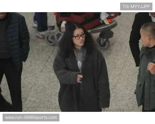 足球明星签名鞋价格揭秘豪华款与普通款的差异分析 足球明星签名鞋价格揭秘豪华款与普通款的差异分析